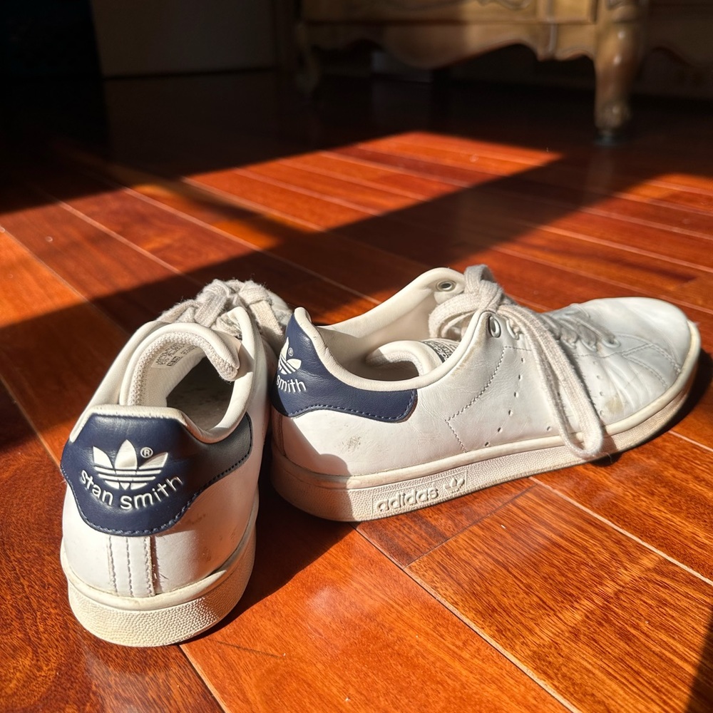 White with navy detail Stan Smith Adidas Size 7.5